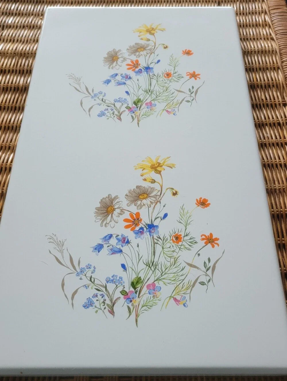 Vintage Corningware Wildflower Stove Top Cover. Beautiful No Chips Excellent